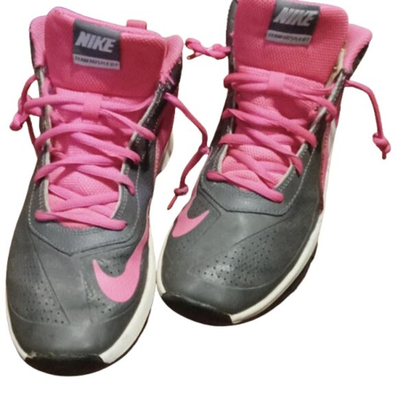 Pink and Gray Nike  D7 Team Hutstle 6.5 girls youth, 8 in womens Sports shoe - Picture 1 of 14